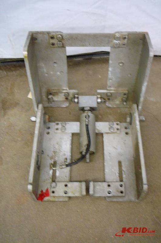 lot 9 image: GMC Power Tilt & Trim