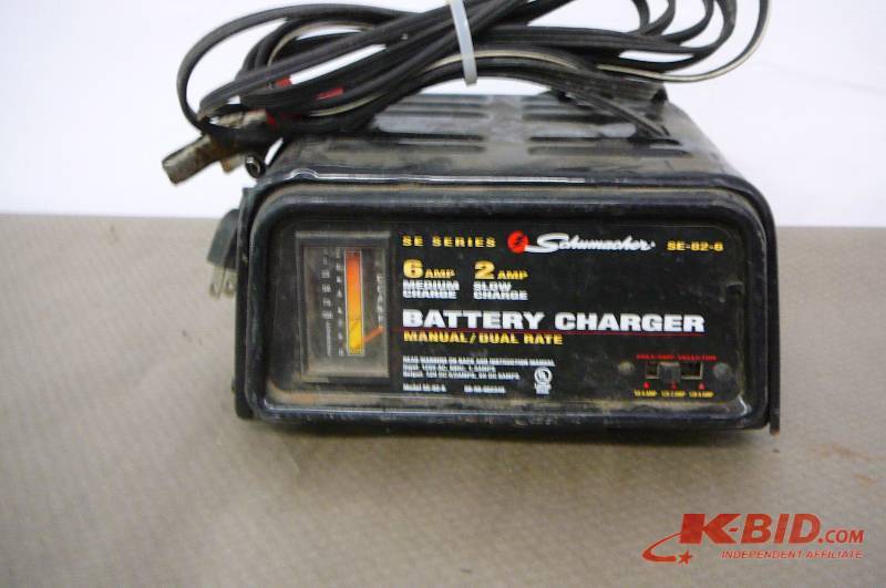 lot 29 image: Battery Charger