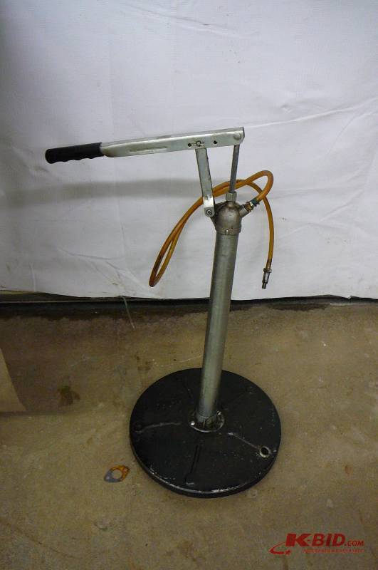 lot 33 image: Pump
