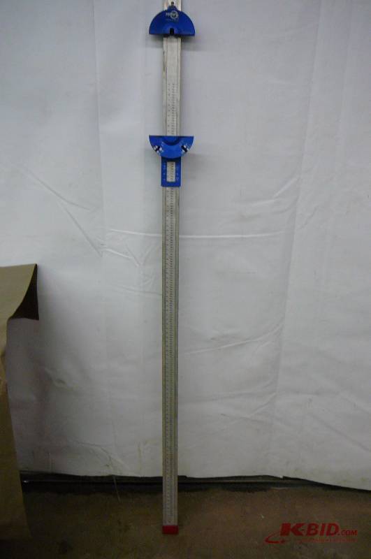 lot 34 image: Belt measure (Aluminum)