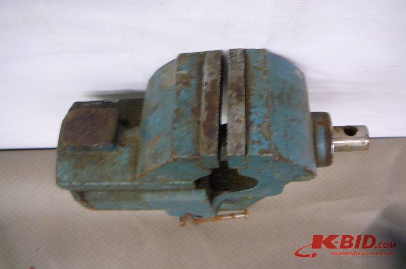lot 36 image: Vice with no handle