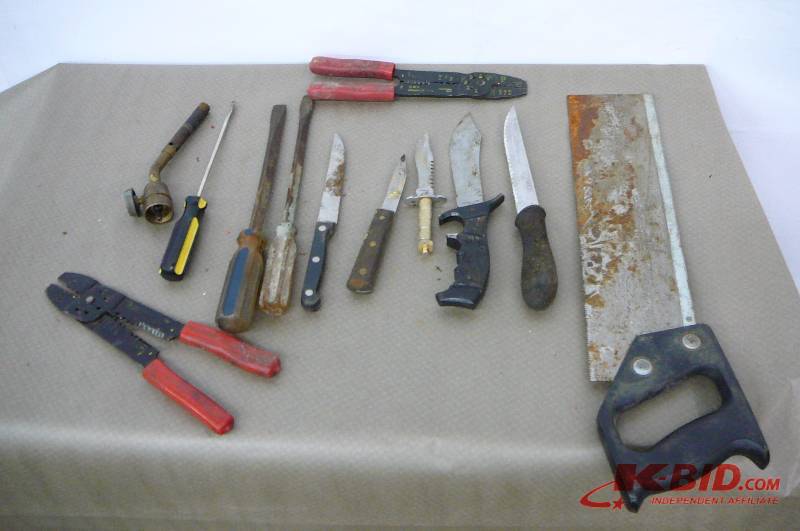 lot 38 image: Lot of tools knives saw