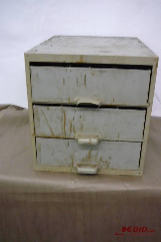 lot 94 image: Plastic Parts Bens