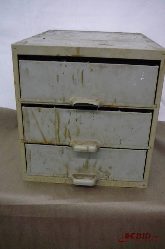 lot 99 image: Plastic Parts Bens