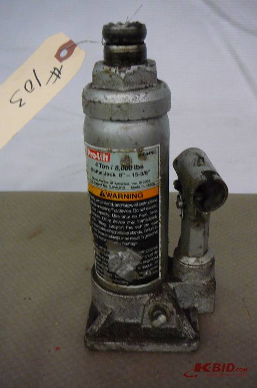 lot 103 image: Bottle Jack 4 Ton Pro lift