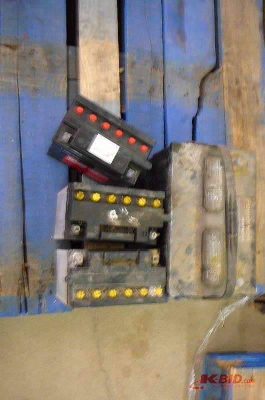 lot 133 image: Batteries Scrap 4 Count