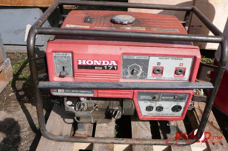 lot 174 image: Honda EW171 Generator Turns over Missing end cover