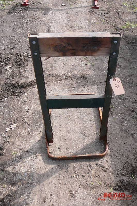 lot 180 image: Motor Stand Harin