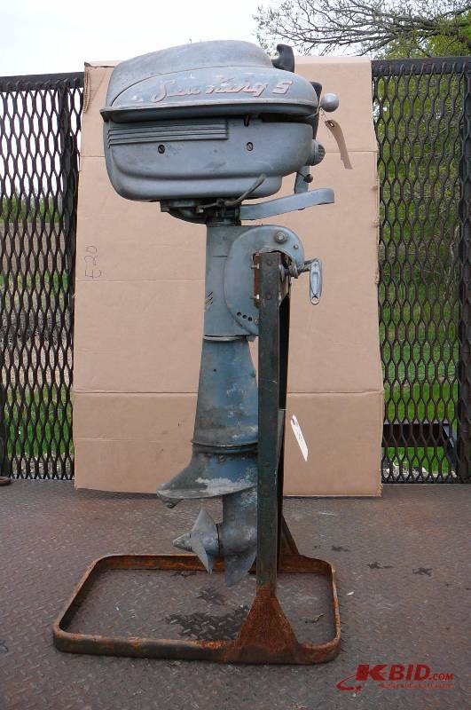 lot 190 image: Vintage out board motor (stuck) Sea king 5hp