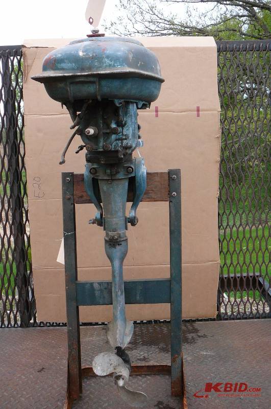 lot 187 image: Vintage out board motor (Stuck)