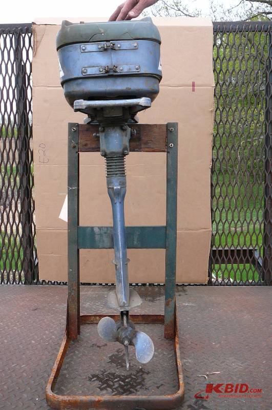 lot 189 image: Vintage out board motor (Stuck) ESKA 5Hp