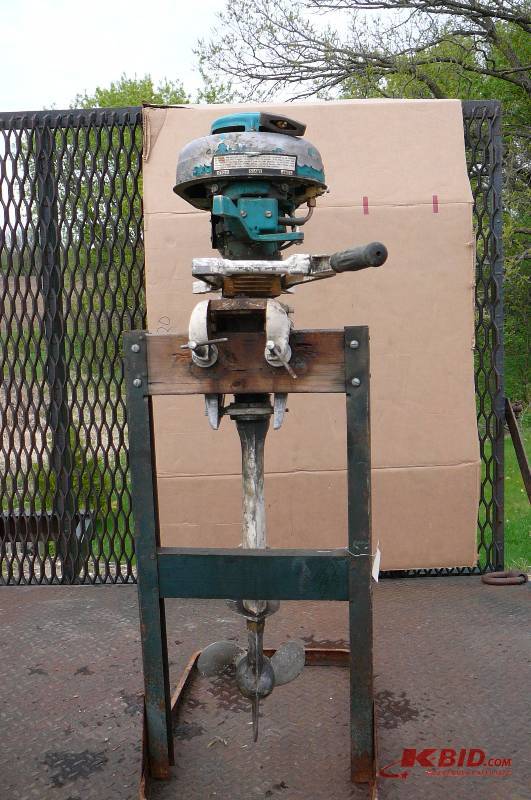 lot 194 image: Vintage out board motor Barracuda 5 hp Turns over