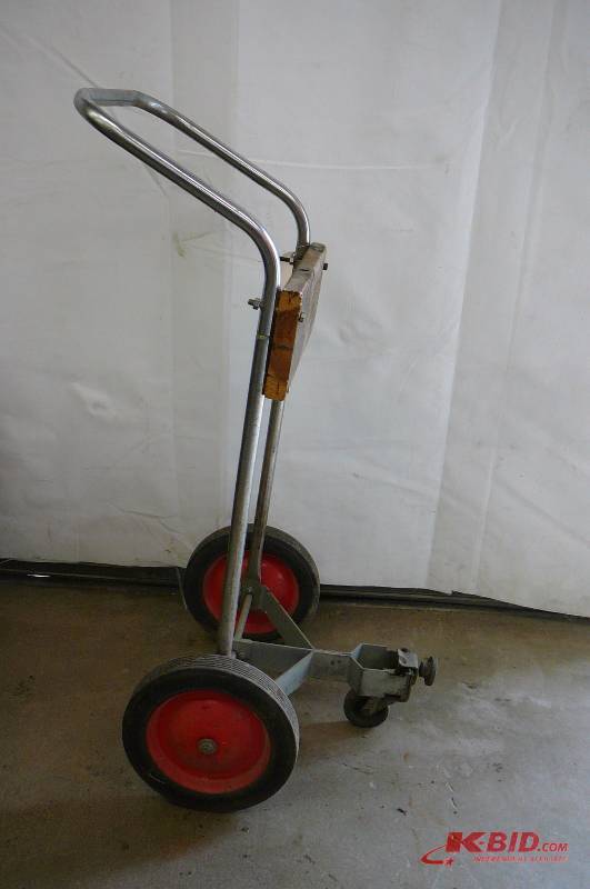 lot 199 image: Motor Stand on Wheels