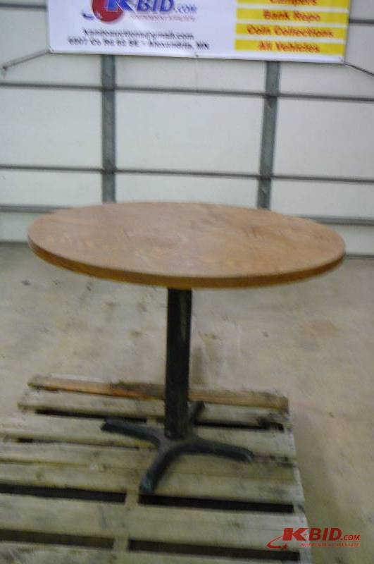 lot 230 image: Bar Table