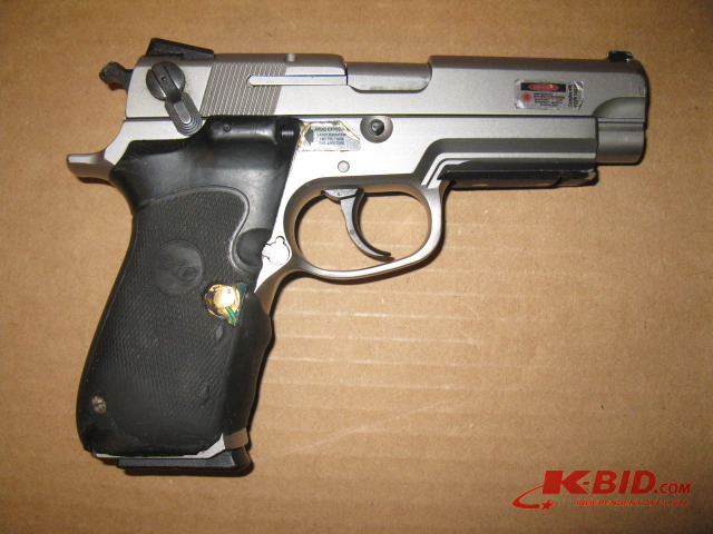 Smith and Wesson 5906TSW Semi-auto pistol