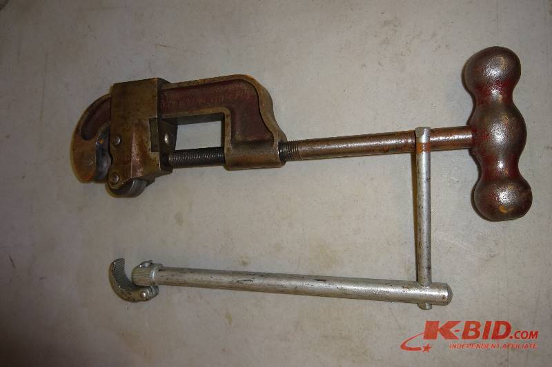Faucet tool and pipe cutter