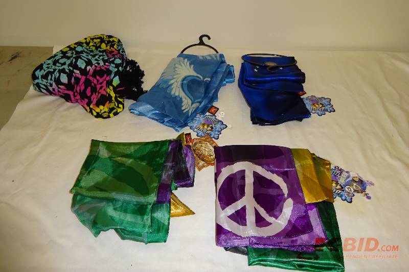 Lot of scarfs