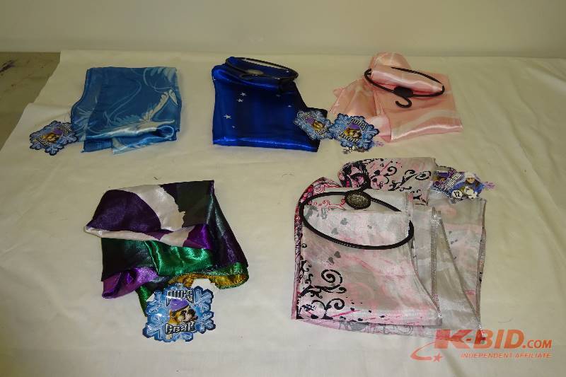 Lot of scarfs