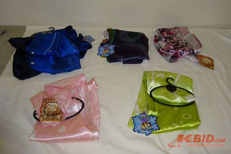 Lot of scarfs