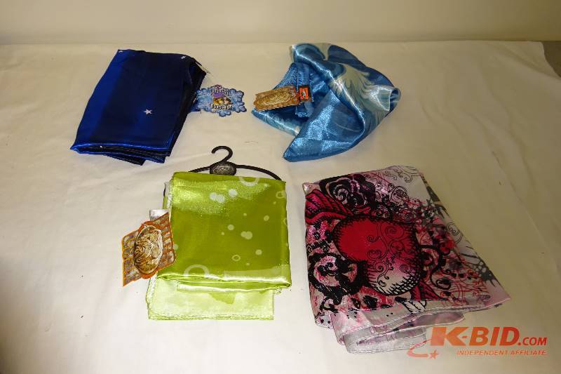Lot of scarfs