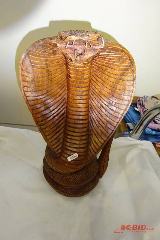 1 Wooden Boa Constrictor Statue