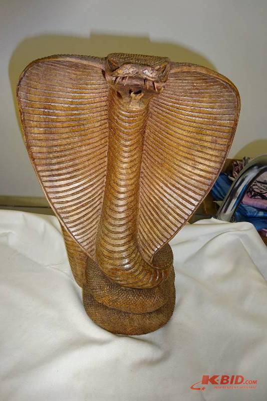 1 Wooden Boa Constrictor Statue