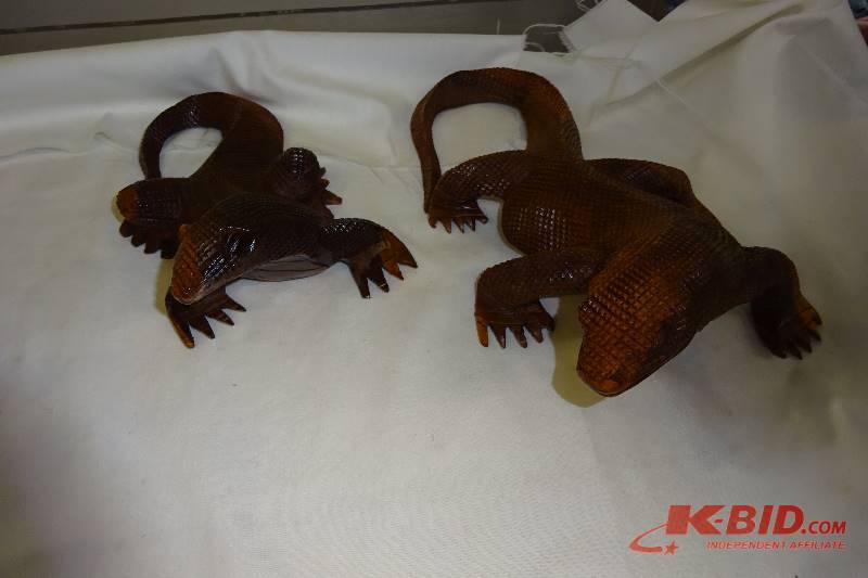 2 Wooden Salamanders statues