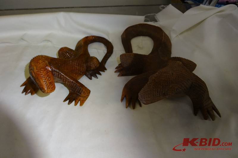 2 Wooden Salamanders statues