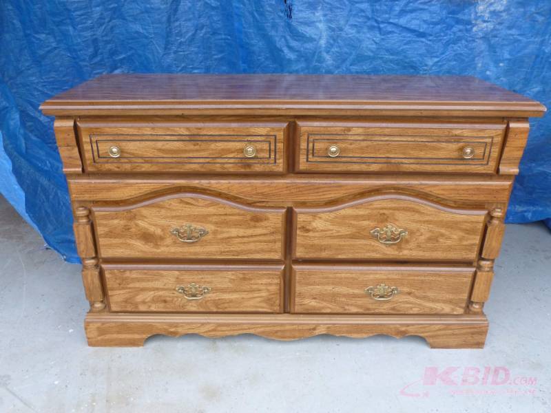 lot 2 image: Bassett Dresser
