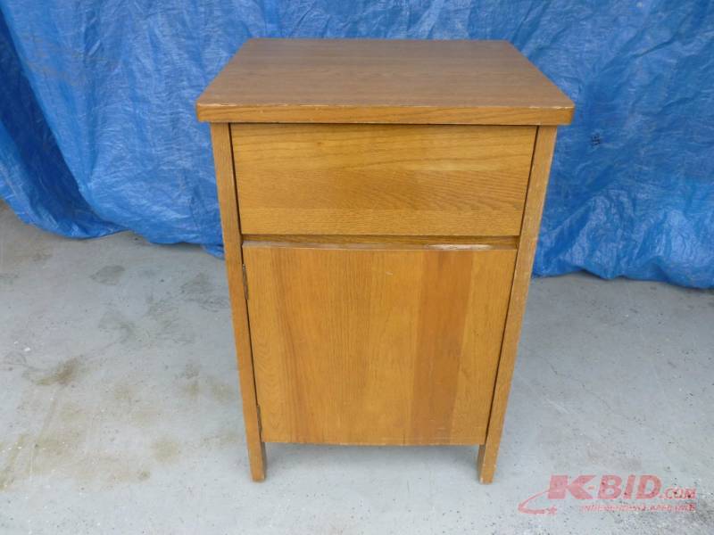 lot 12 image: Oak Night Stand Cabinet