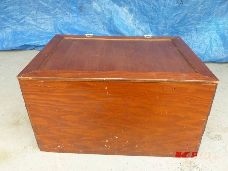 lot 20 image: Vintage Storage Box