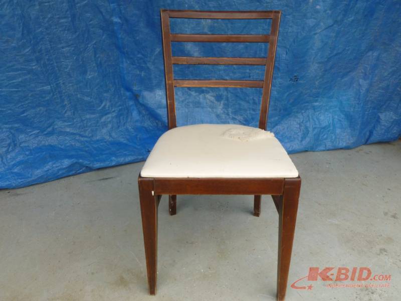 lot 22 image: Vintage Chair