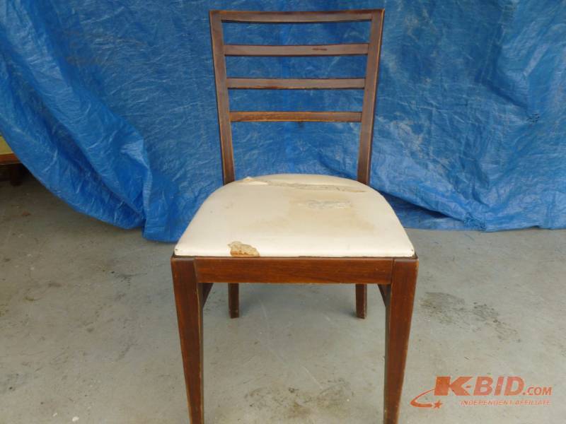 lot 23 image: Vintage Chair
