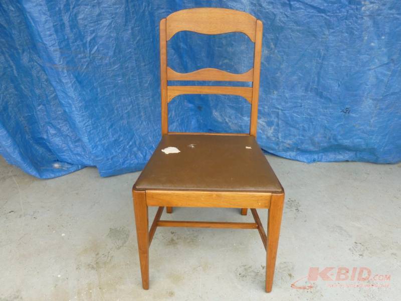 lot 24 image: Vintage Chair