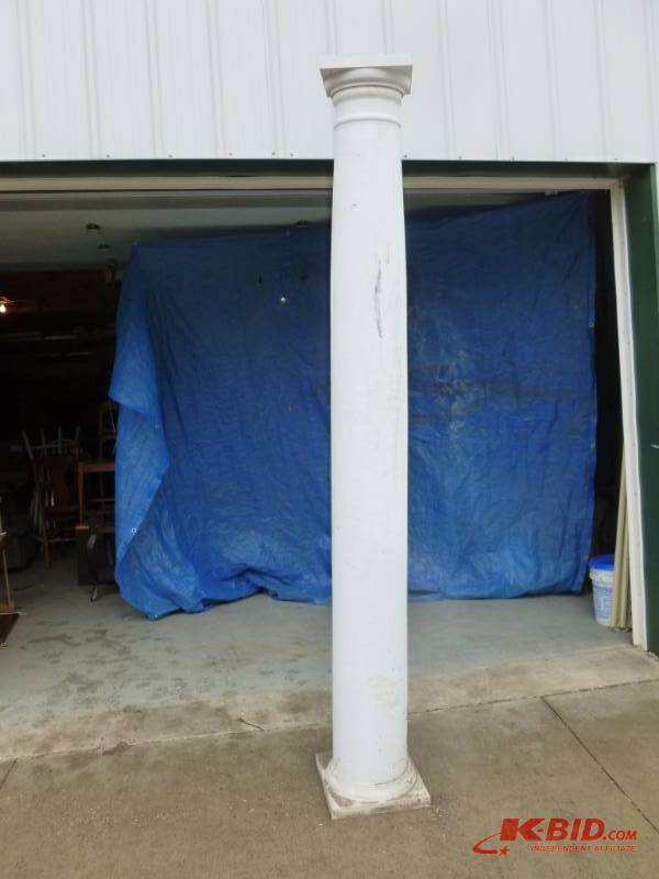 lot 32 image: Large Porch Column