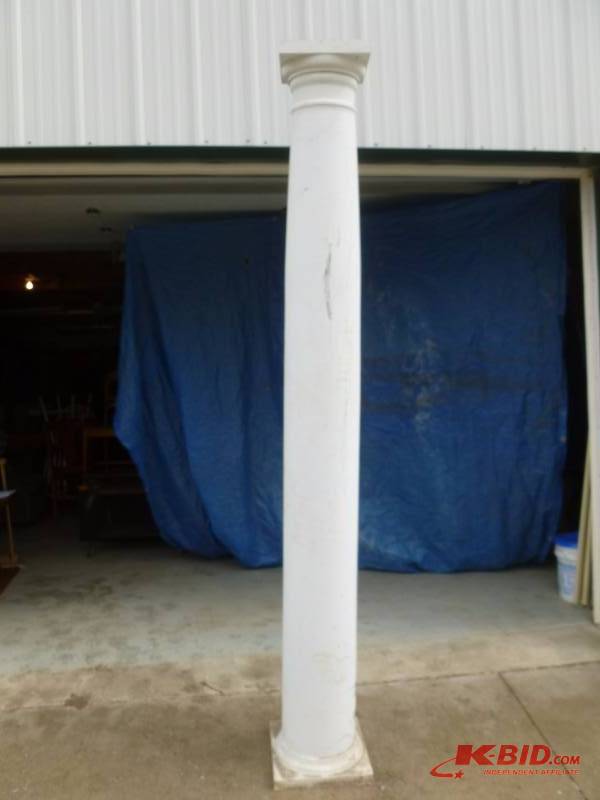 lot 33 image: Large Porch Column