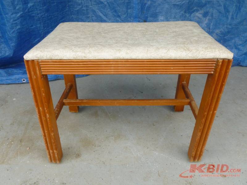 lot 34 image: Vintage Bench