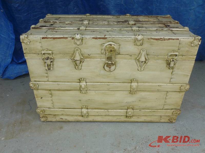 lot 36 image: Antique Trunk