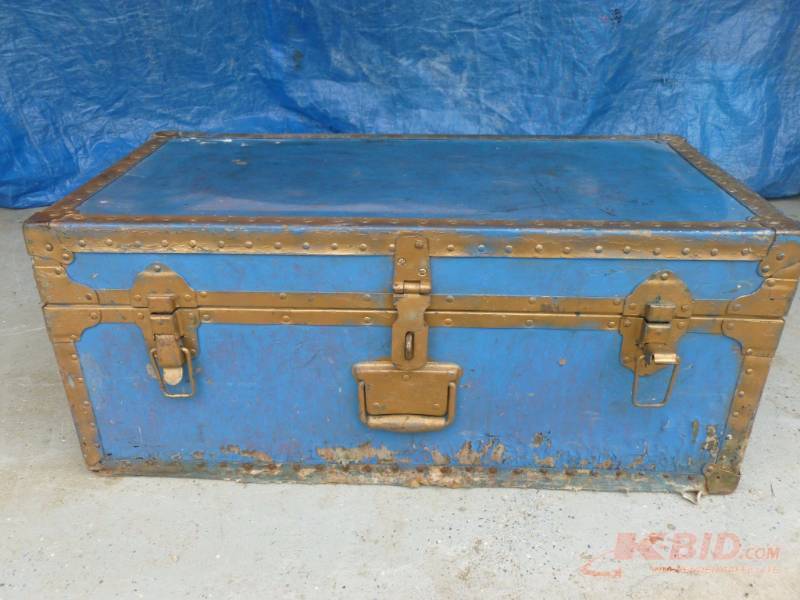 lot 40 image: Vintage Storage Trunk