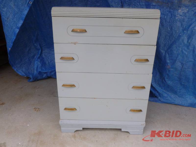 lot 42 image: Vintage Dresser