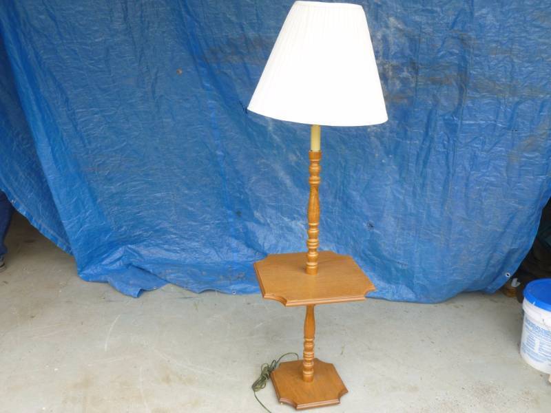 lot 47 image: Wooden Lamp