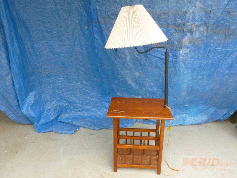 lot 48 image: Wooden Lamp