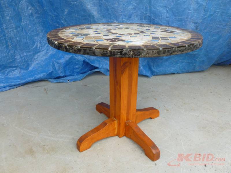 lot 49 image: Cocktail Table