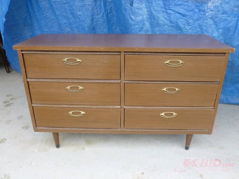 lot 50 image: Vintage Dresser