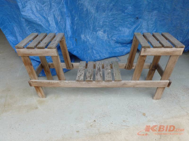 lot 51 image: Wooden Wash Tub Stand