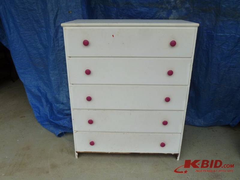 lot 52 image: Vintage Dresser