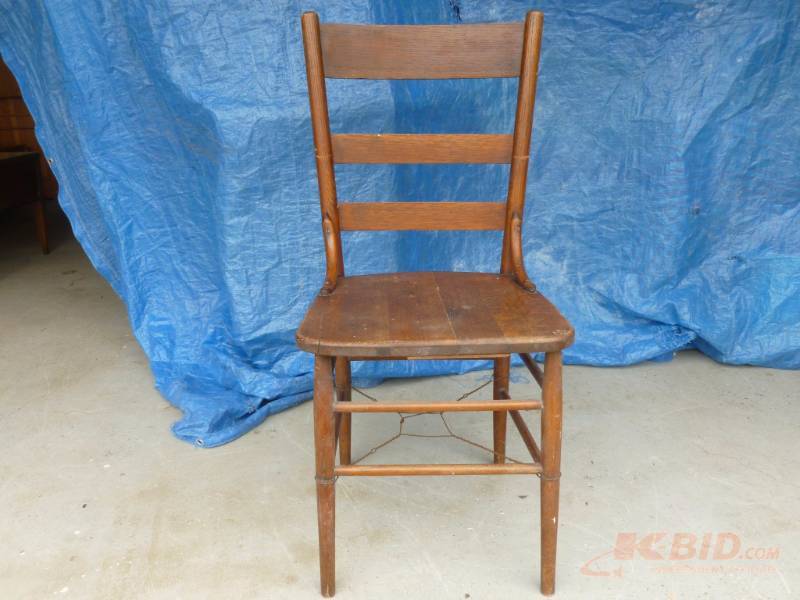 lot 59 image: Antique Chair