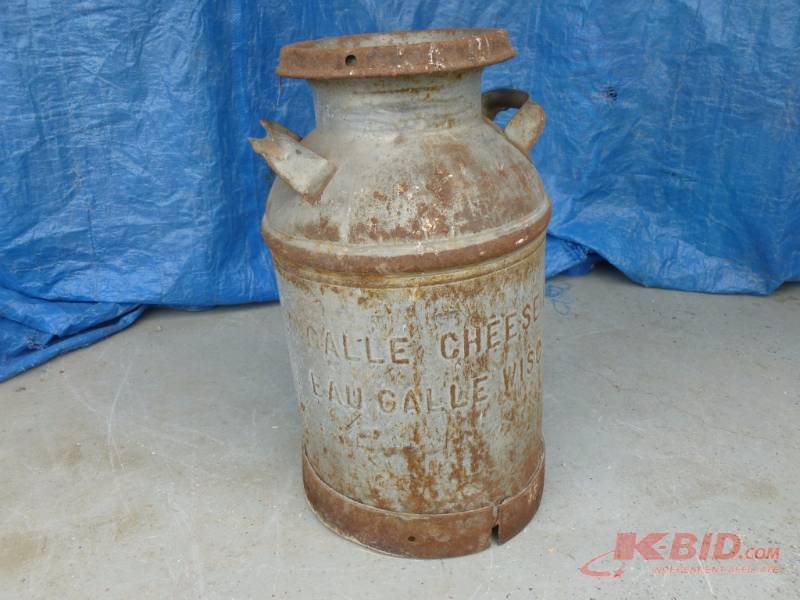 lot 61 image: Vintage Cream Can