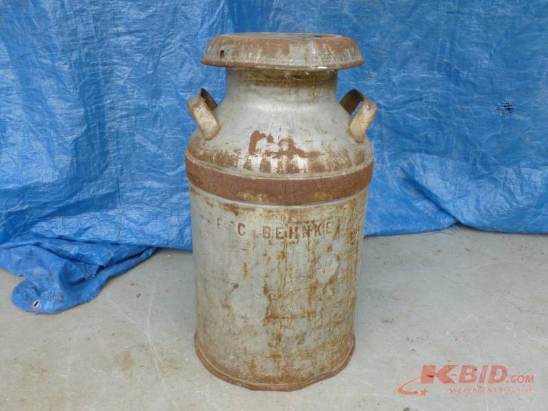 lot 62 image: Vintage Cream Can
