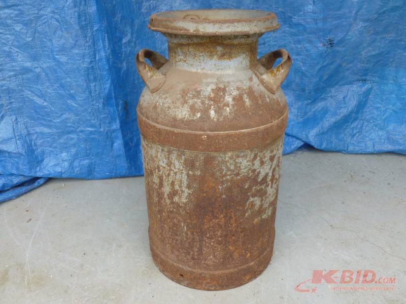 lot 64 image: Vintage Cream Can